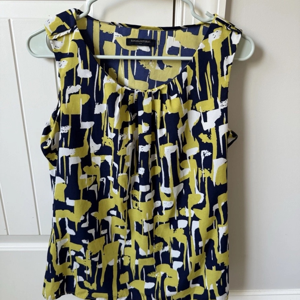 Women’s Banana Republic Blouse Size M/L Career Wear